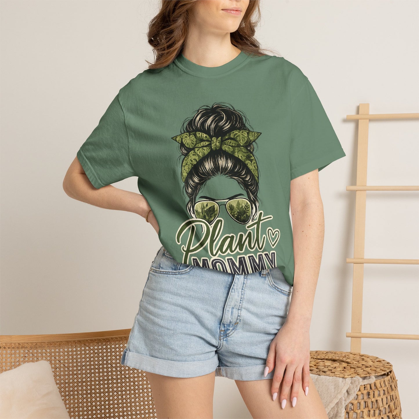 Plant Mommy T-Shirt | Plant Mom Graphic Tee, Green Botanical Design